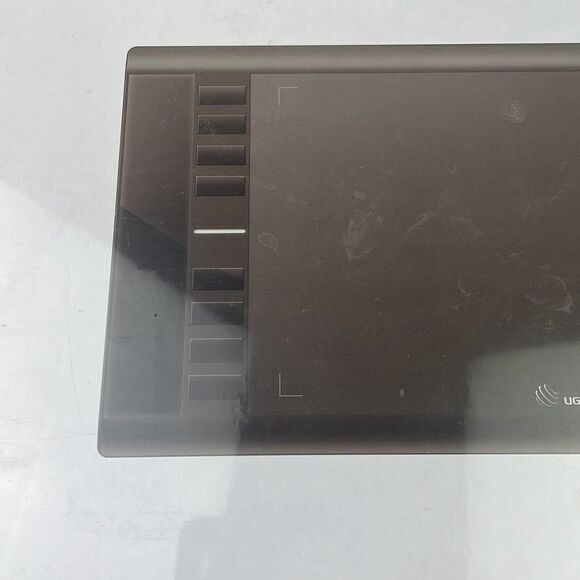 Ugee Drawing Pen Tablet M708 w/ Battery-Free Stylus New - Picture 4 of 9